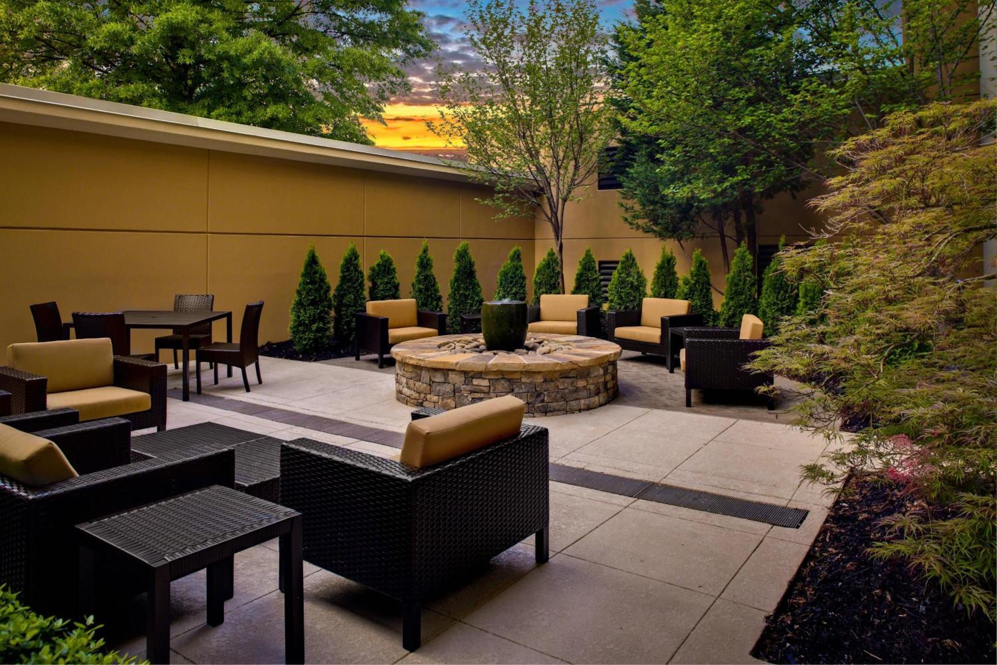 Hotel Courtyard By Marriott Atlanta Buckhead Exterior foto